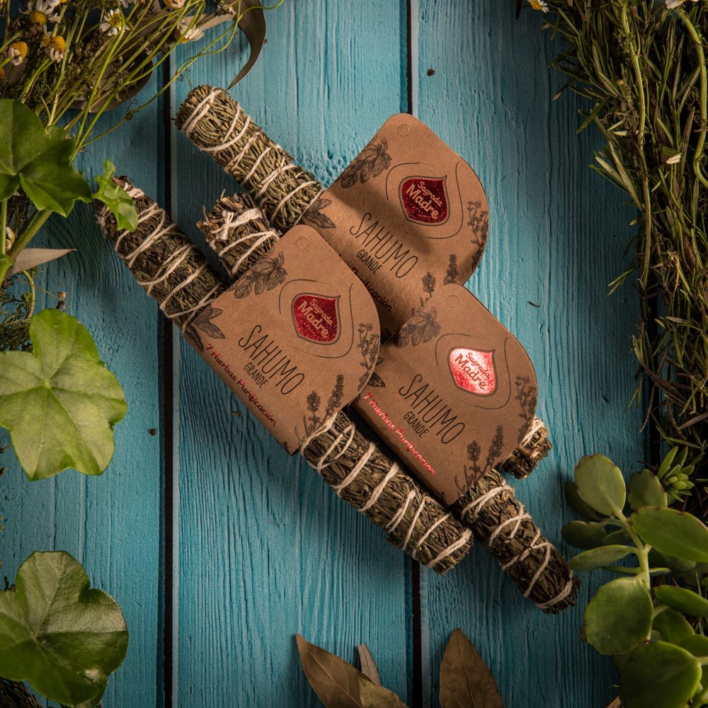 Atado de 7 hierbas mágicas para defumación y limpieza energética.