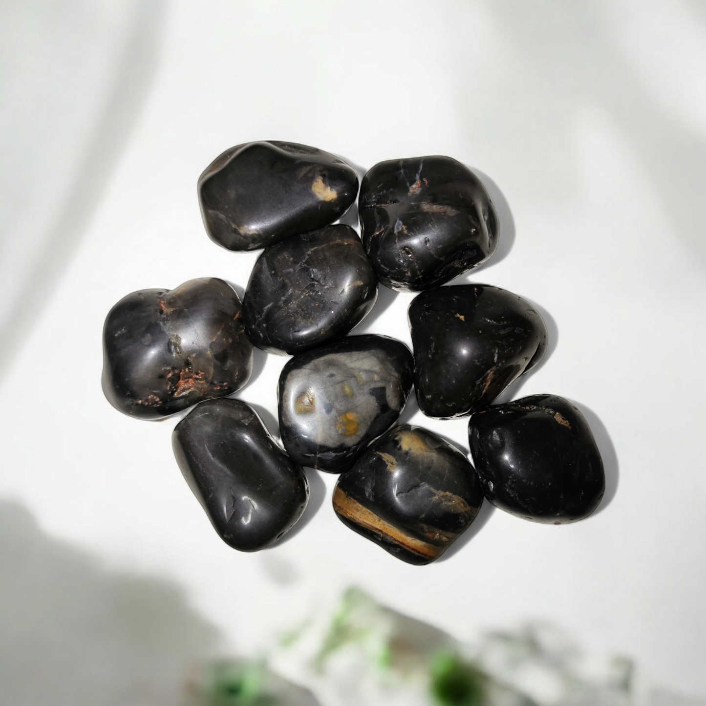 piedra ónix negro en canto rodado para protección energética y fuerza interior