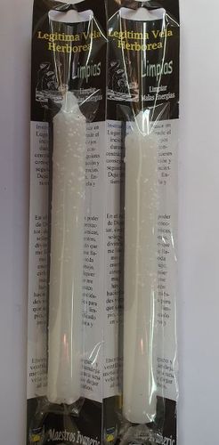 vela blanca ritual con hierbas para limpiezas energéticas