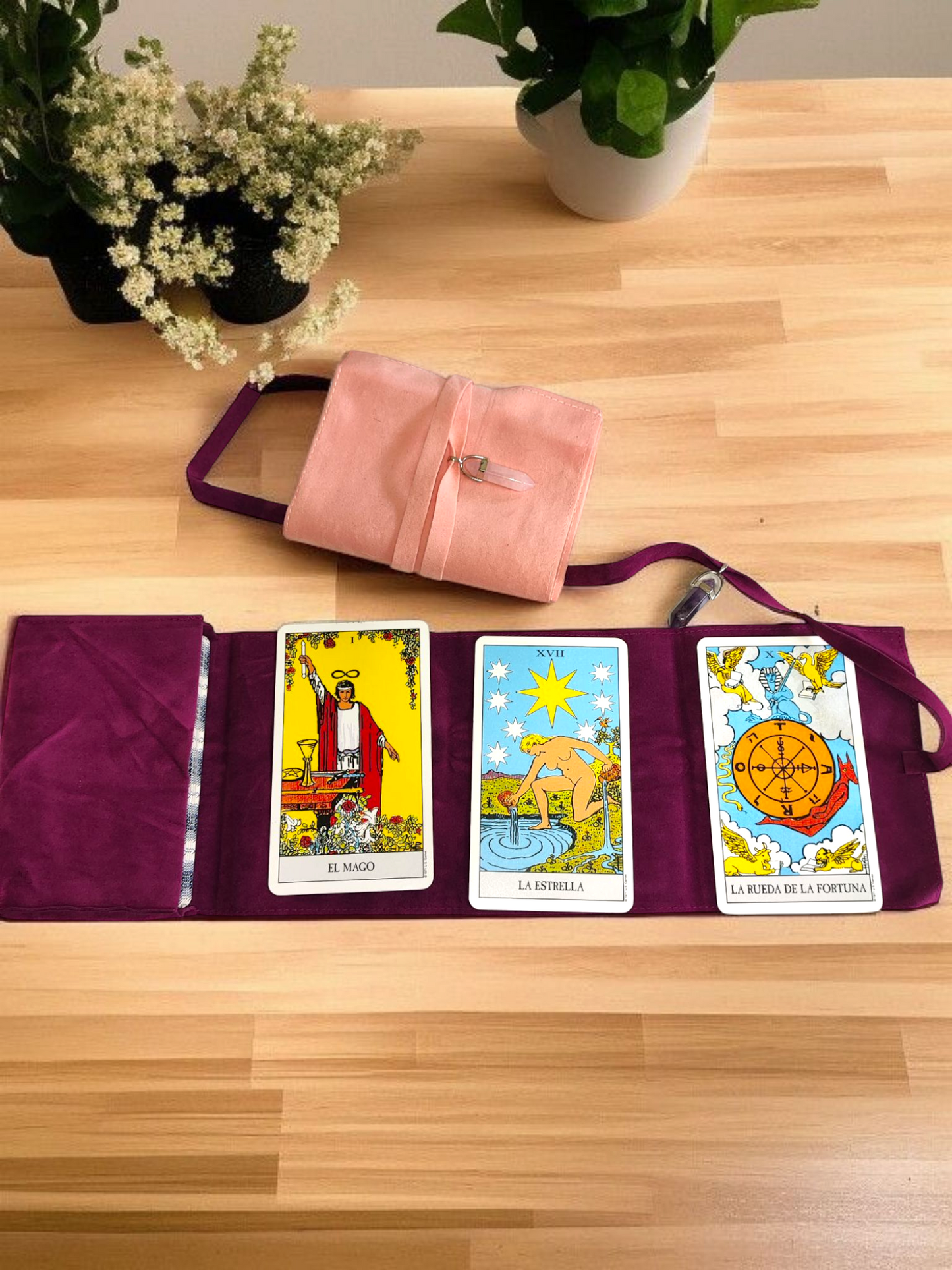 Tarotkartenetui aus Samt mit hängendem Kristall