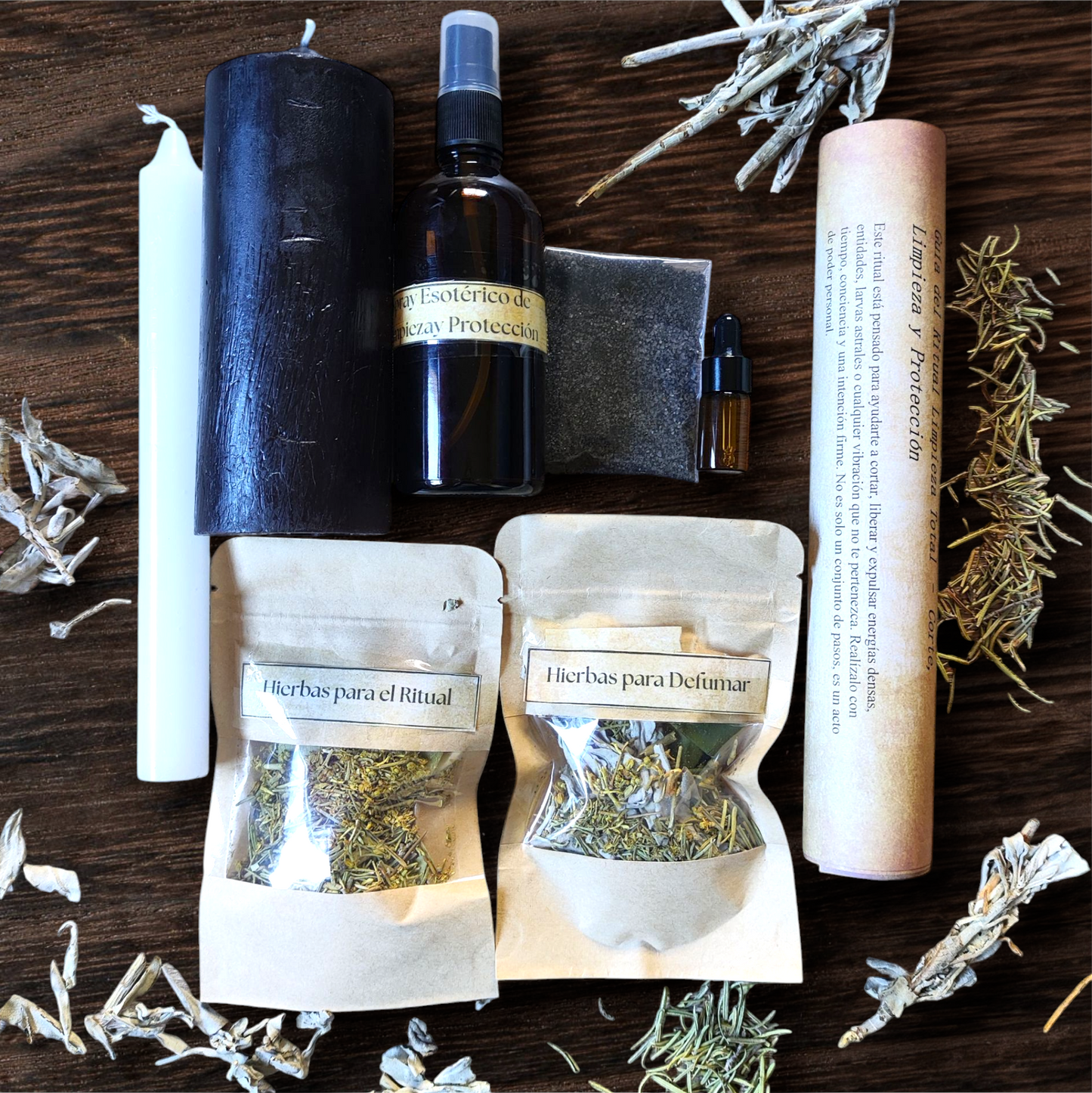 Contenido completo del Pack Ritual Limpieza Total sobre fondo de madera: velón negro, vela blanca, hierbas mágicas, sal negra, aceite ritual, spray esotérico y papel para intenciones