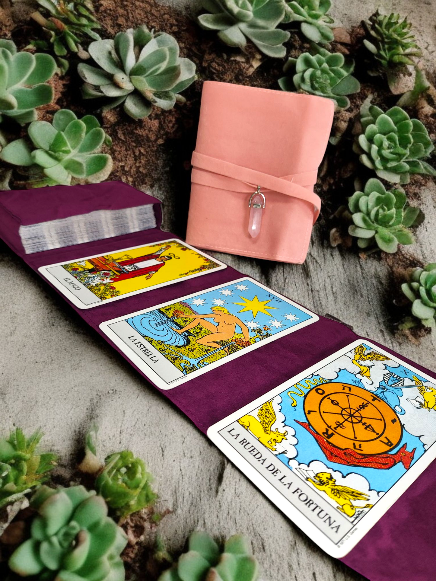 Tarotkartenetui aus Samt mit hängendem Kristall