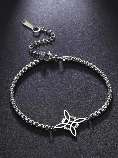 pulsera con símbolo de nudo de bruja en hilo oscuro sobre fondo neutro