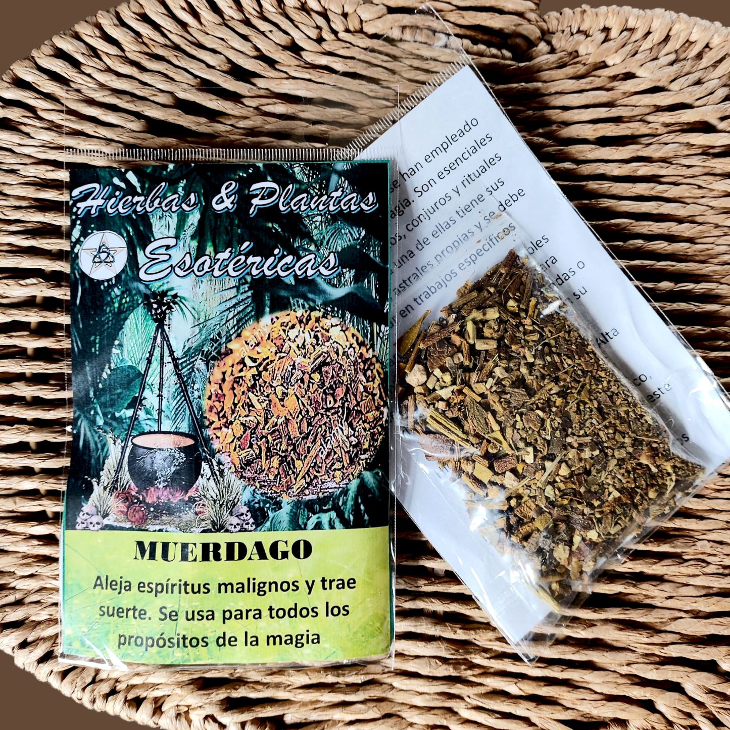 Hierba esotérica de muérdago para protección y suerte