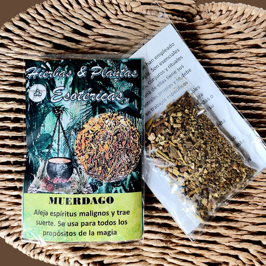 Hierba esotérica de muérdago para protección y suerte