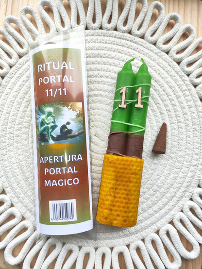 Ritual Portal 11:11 con vela doble verde y base de cera de abeja natural – apertura energética y manifestación en fondo claro