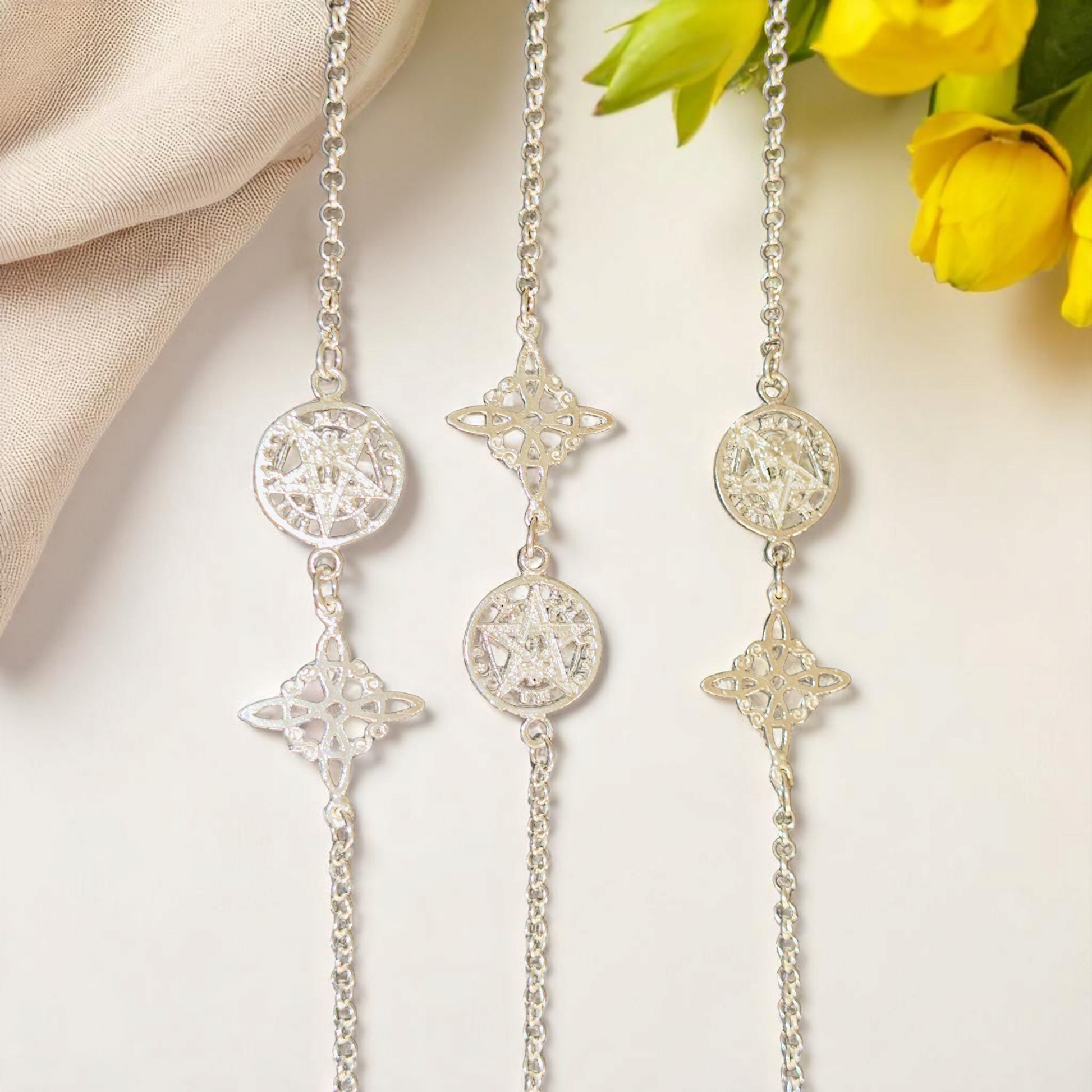 pulsera de plata de ley con doble símbolo de protección