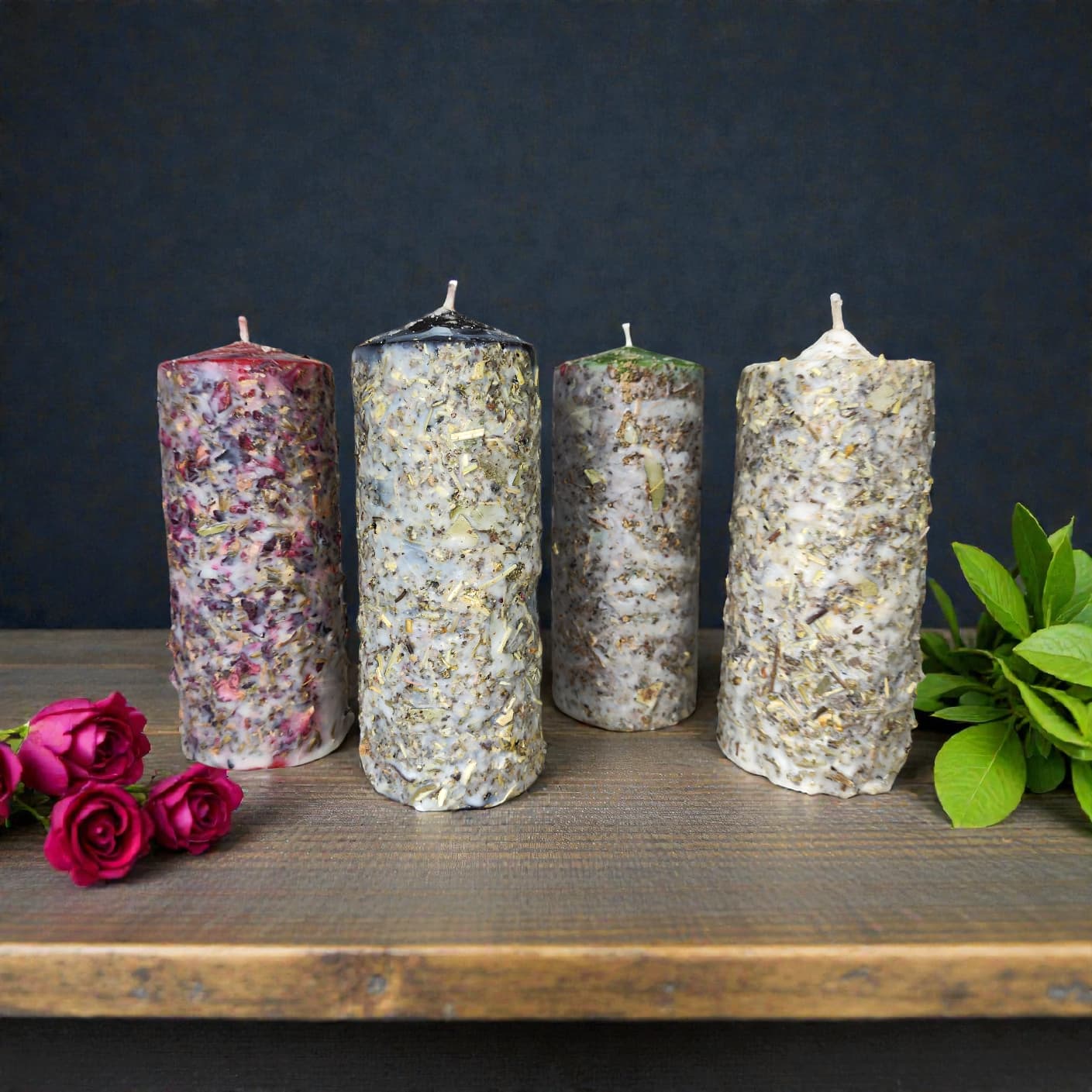 Pack de 4 velones herbóreos ritualizados para limpieza energética, protección, abundancia y amor. Ahorra comprándolos en pack y realiza un trabajo completo.