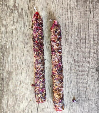 Ritualisierte Kräuterkerze zum Erbitten von LIEBE und ANZIEHUNG