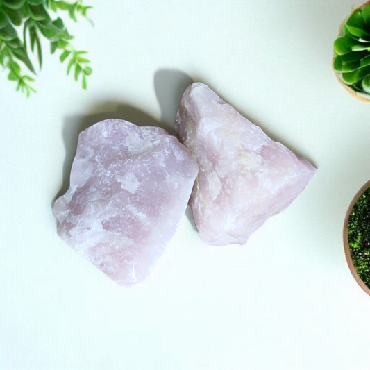 piedra de cuarzo rosa en bruto para amor y equilibrio emocional