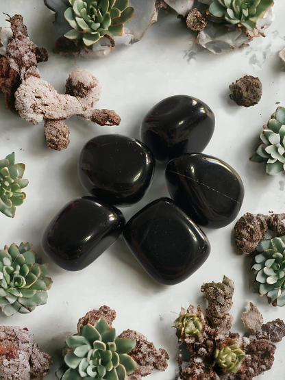 Obsidiana negra canto rodado – piedra protectora y de corte energético