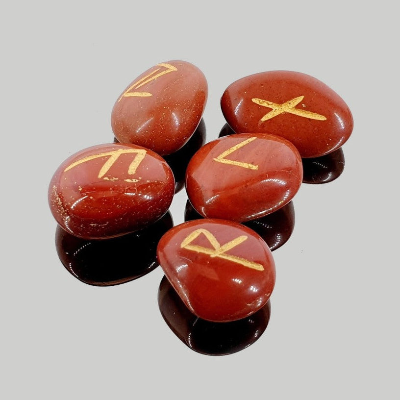 Runa de jaspe rojo para adivinación, fuerza y estabilidad energética
